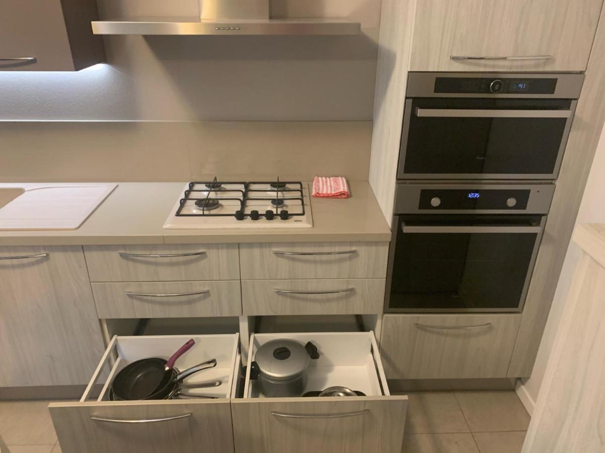 Le Noir Appartment Πεσκιέρα ντελ Γκάρντα Εξωτερικό φωτογραφία