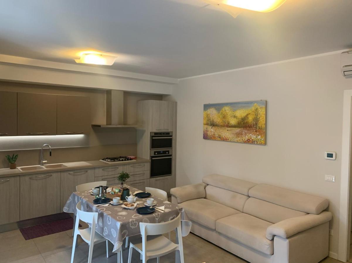 Le Noir Appartment Πεσκιέρα ντελ Γκάρντα Εξωτερικό φωτογραφία