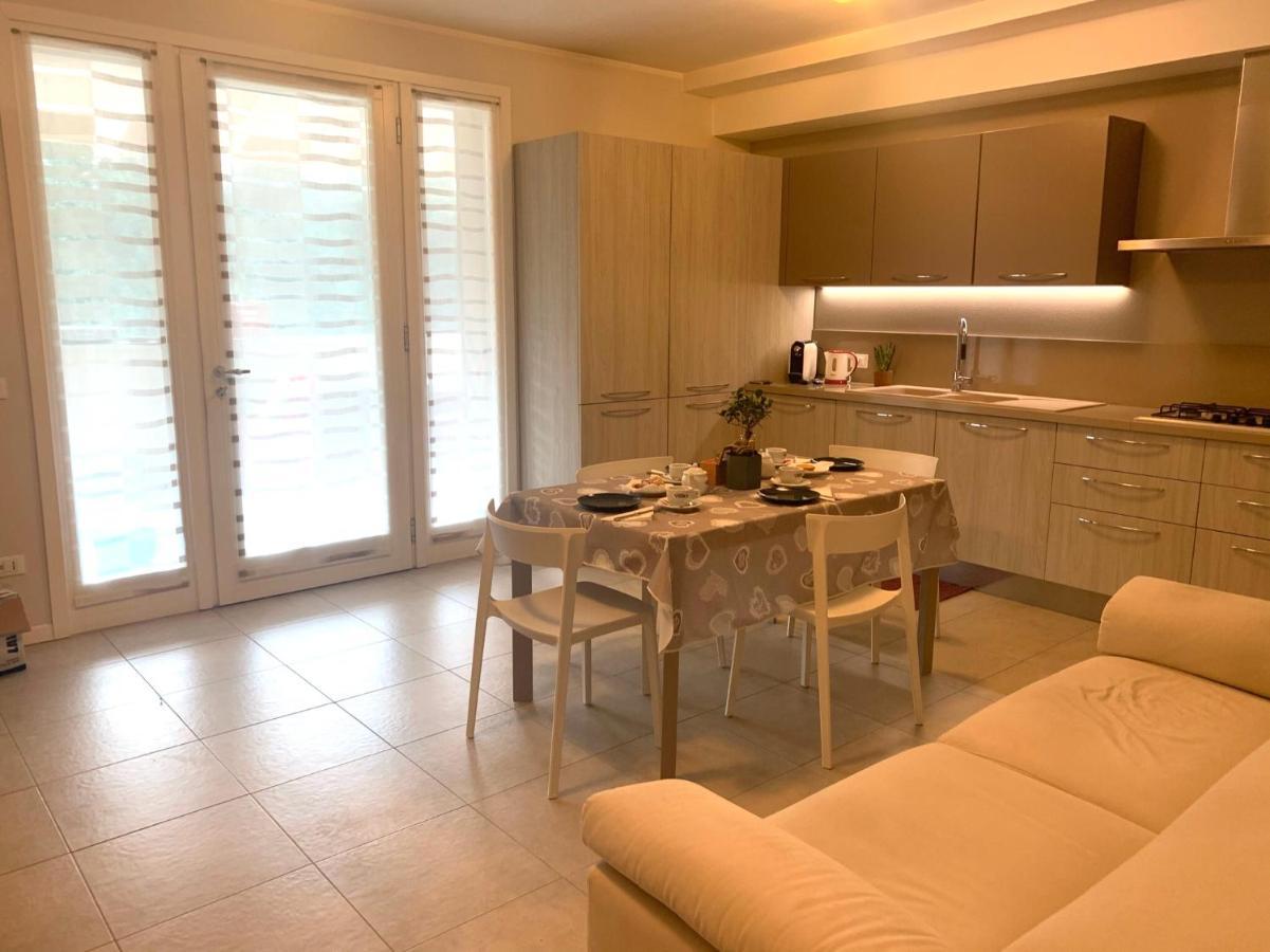 Le Noir Appartment Πεσκιέρα ντελ Γκάρντα Εξωτερικό φωτογραφία