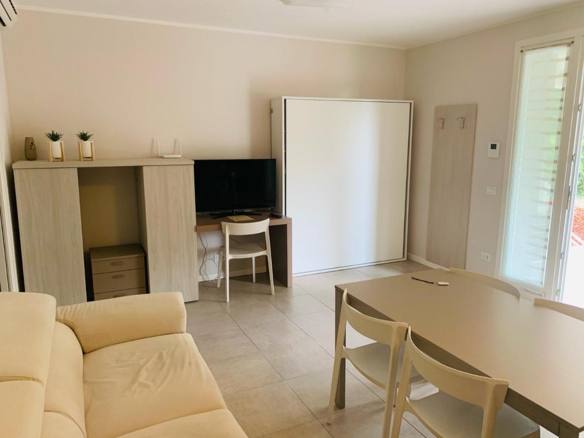 Le Noir Appartment Πεσκιέρα ντελ Γκάρντα Εξωτερικό φωτογραφία
